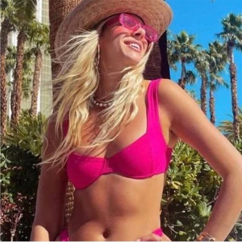 L*SPACE Tori Bra Bikini Top Bouganvillea Pink Revolve - Picture 2 of 9